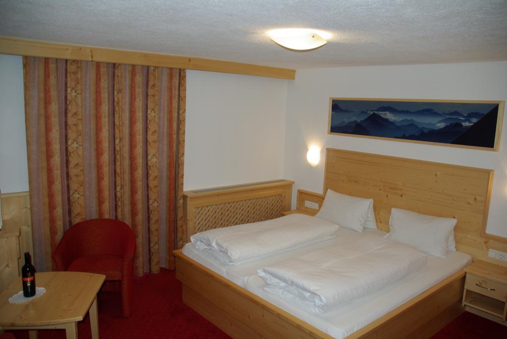 Alpenhof Pension-Garni Nauders Buitenkant foto